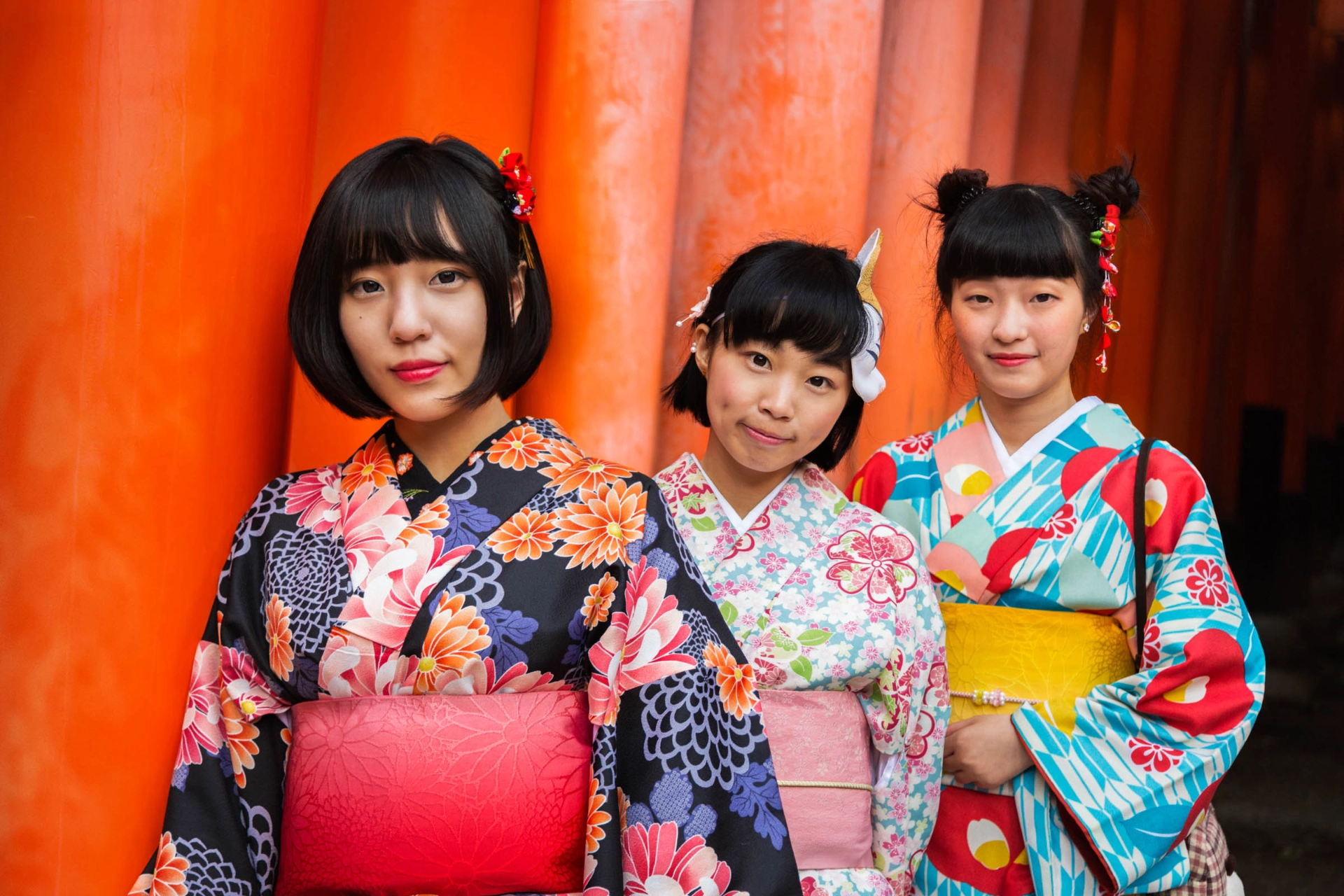Kimono puetaan aina vasen puoli oikean päälle