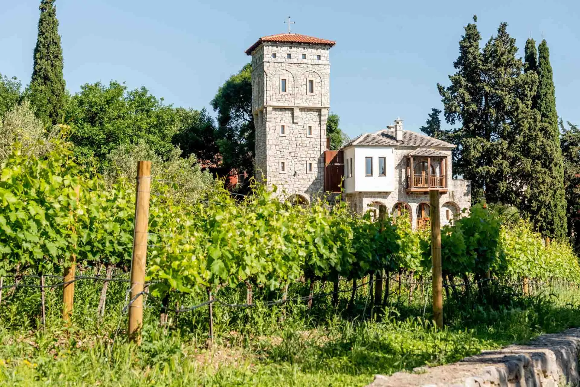 Tvrdoš-luostari – missä historia ja viini kulkevat käsi kädessä