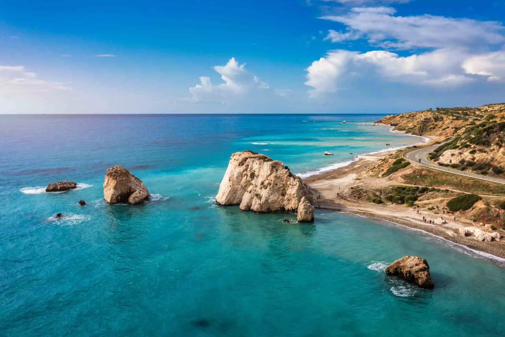 Afroditen kallio, jossa hän myytin mukaan nousi meren vaahdosta Afroditen kallio, jossa hän myytin mukaan nousi meren vaahdosta