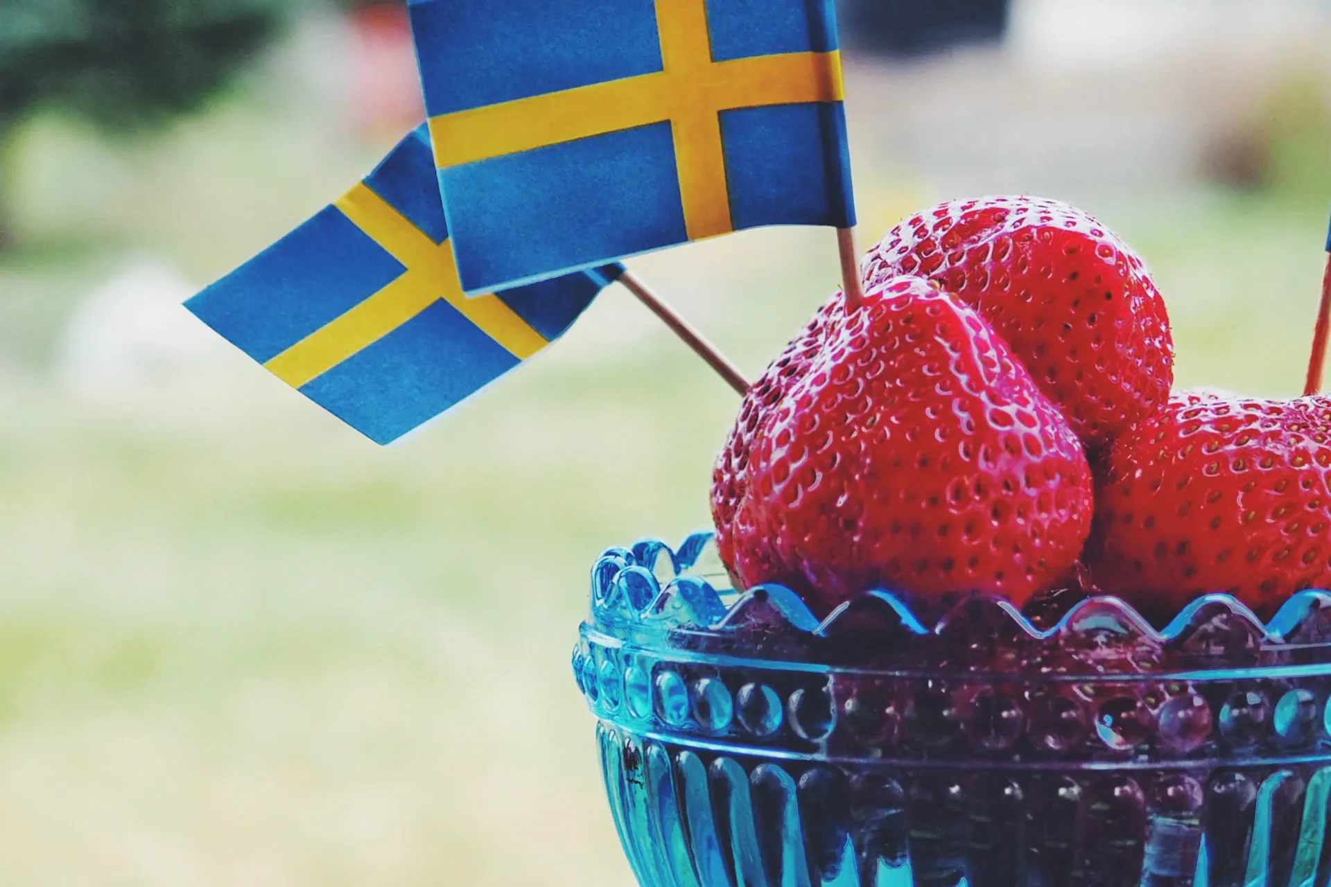 Mansikat ruotsiksi ovat "Jordgubbar" Mansikat ruotsiksi ovat "Jordgubbar"