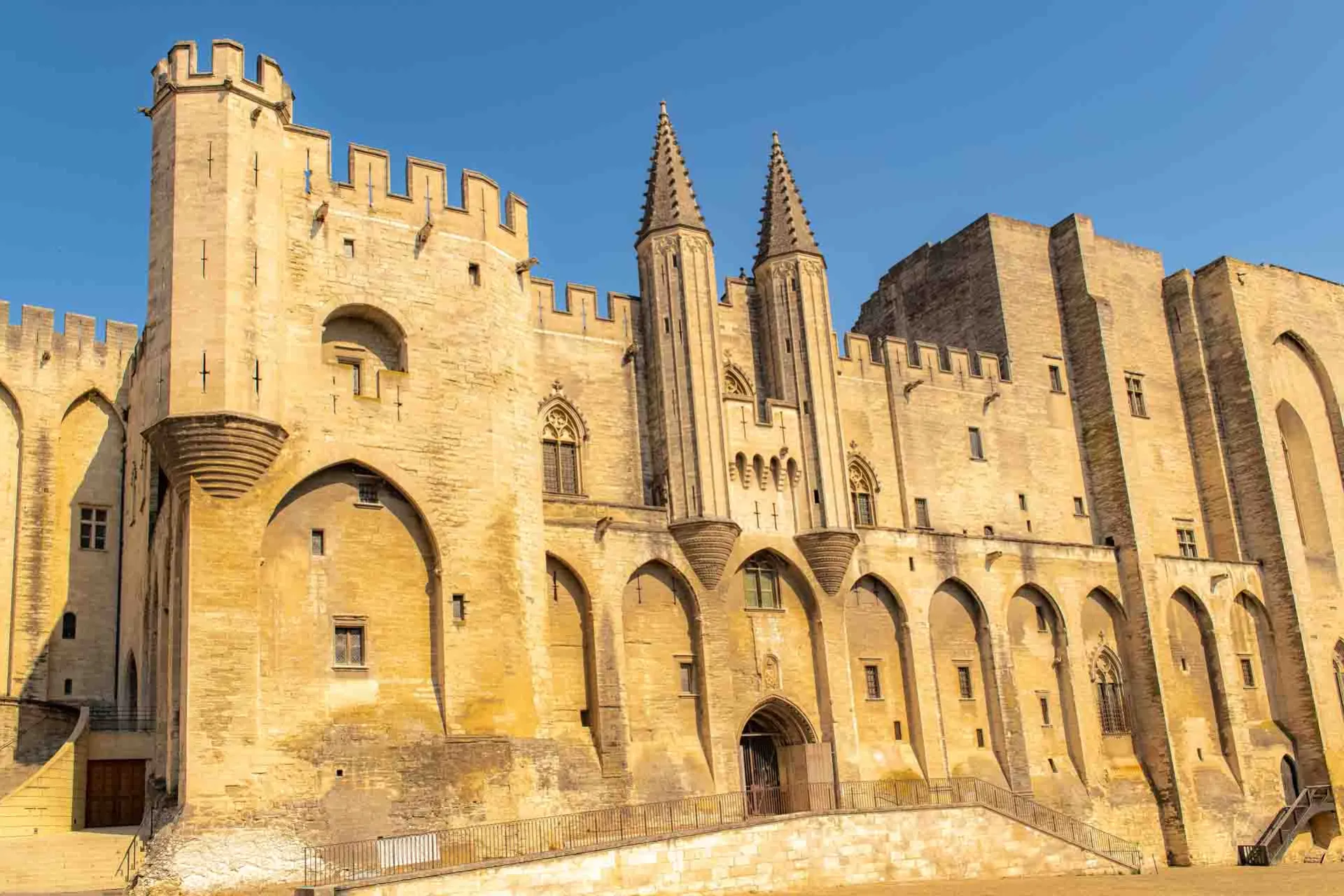 Paavien palatsi (Palais des Papes) Avignonissa