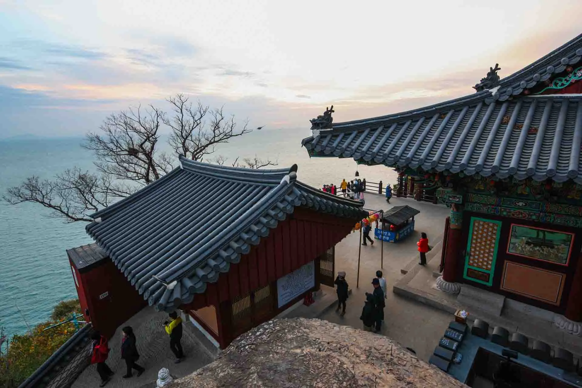 Näköala nautitaan Hyangiram-temppelissä