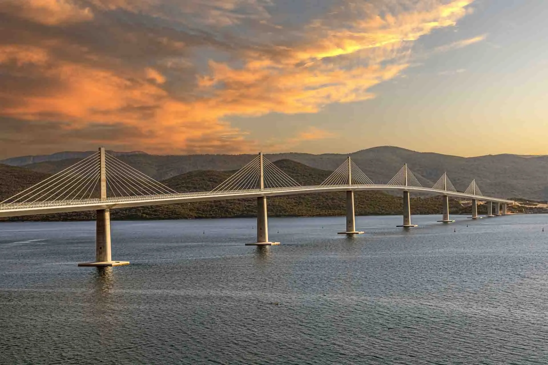 Pelješac-silta Kroatiassa – 2,4 km insinööritaidetta