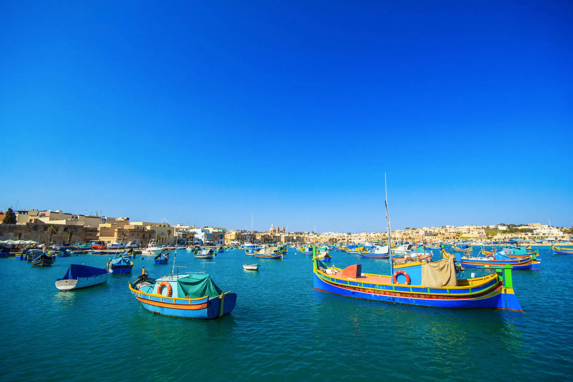 Marsaxlokk on kuuluisa kalastusveneistään