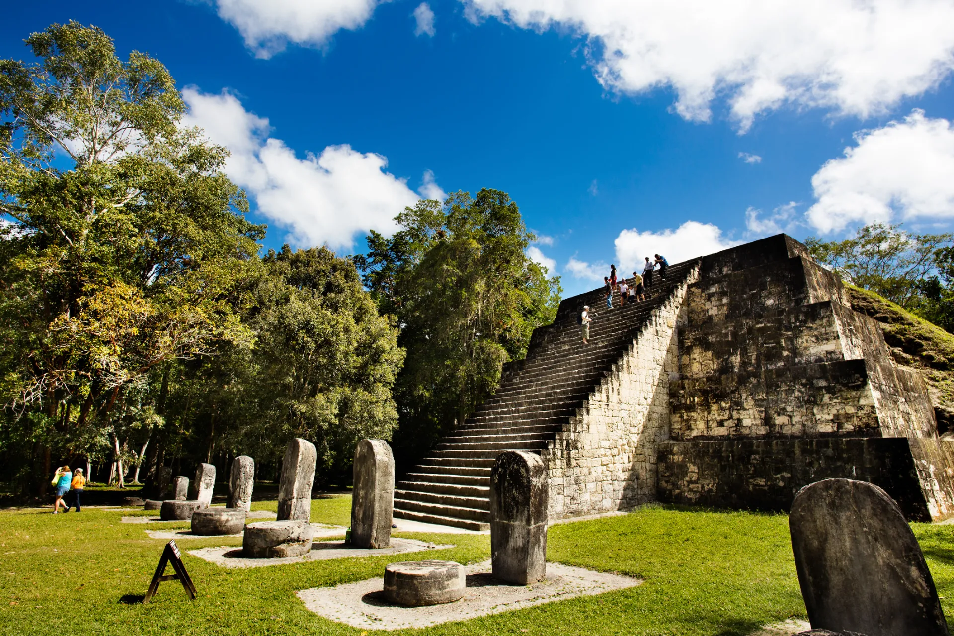 Aika tutustua Tikalin mayaraunioihin Aika tutustua Tikalin mayaraunioihin