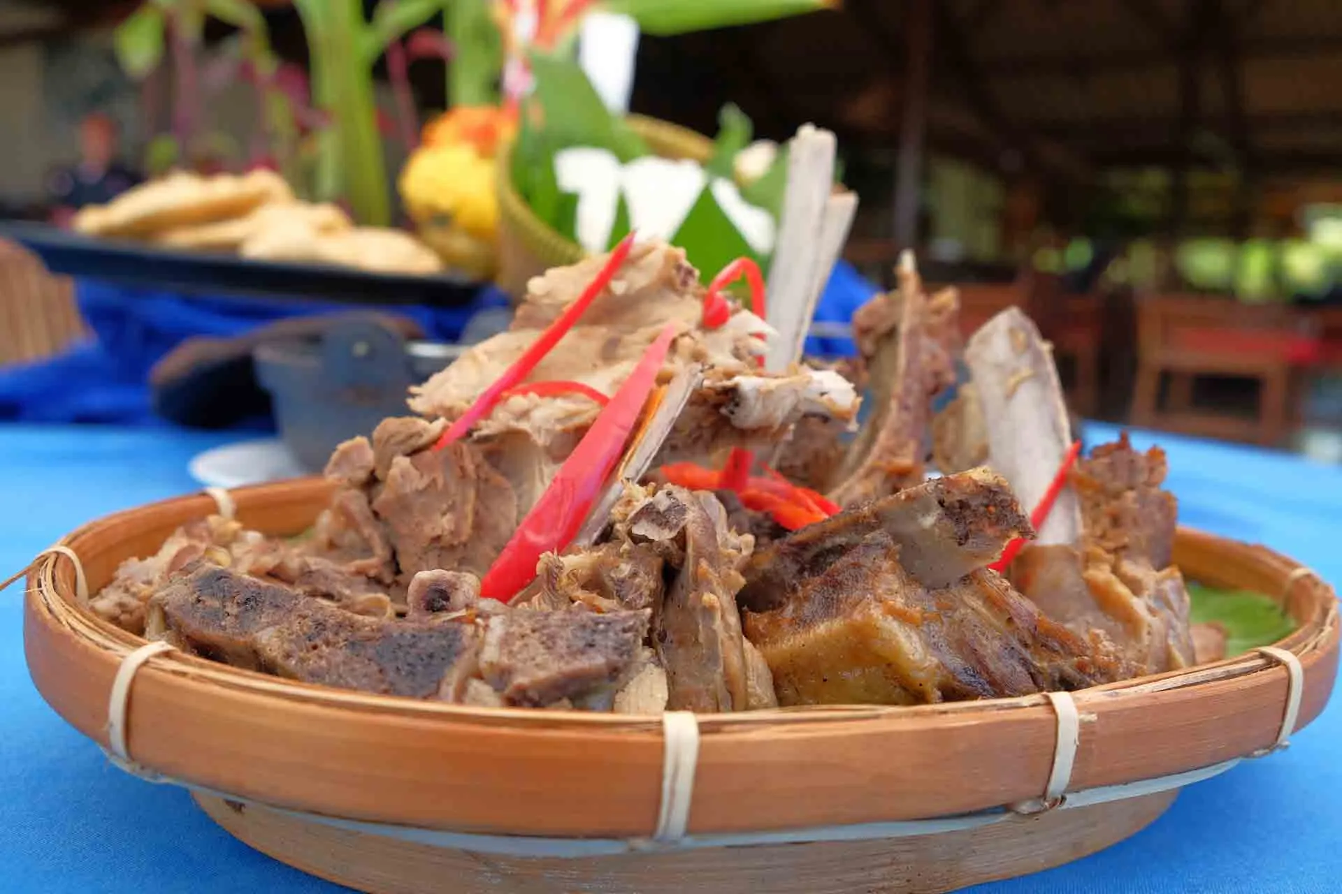 Khorkhog – perinteinen mongolialainen lammasruoka, kypsennetty kuumilla kivillä Khorkhog – perinteinen mongolialainen lammasruoka, kypsennetty kuumilla kivillä