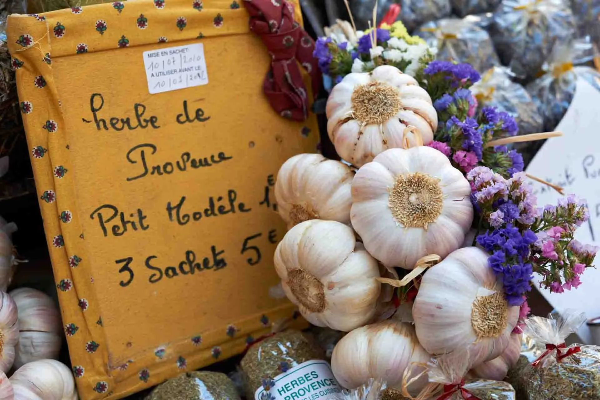 Tori valkosipulilla ja mausteilla