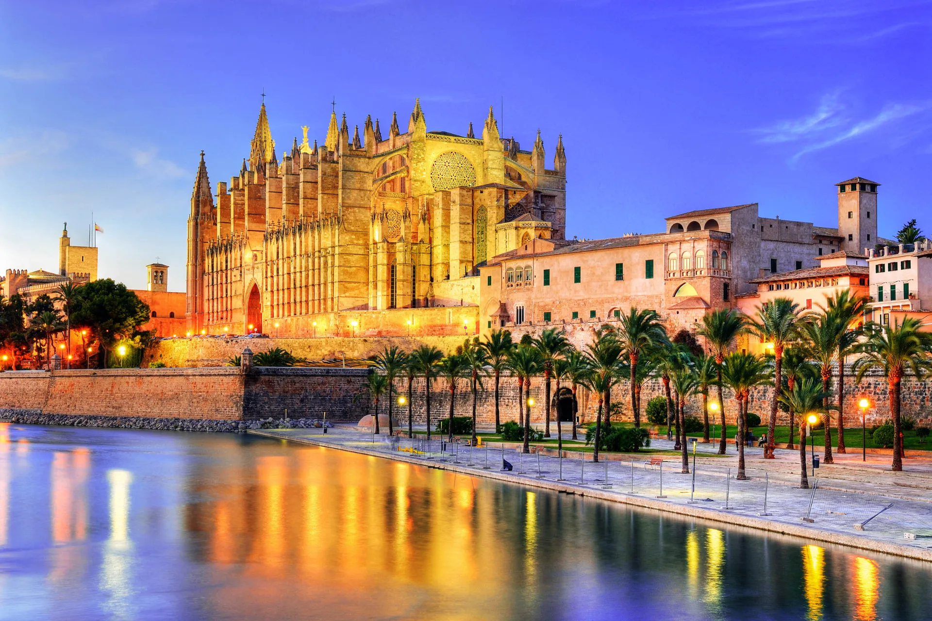 Goottikatedraali, La Seu Palmassa, vihittiin käyttöön vuonna 1601 Goottikatedraali, La Seu Palmassa, vihittiin käyttöön vuonna 1601