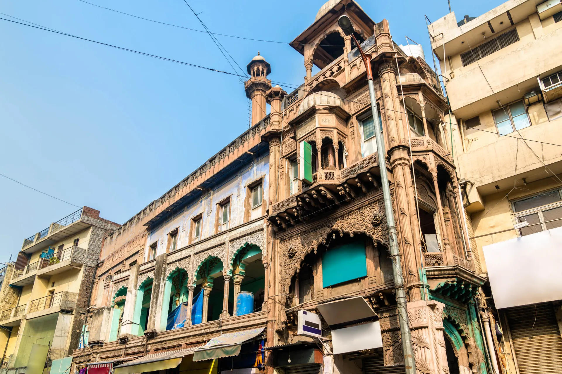 Basaari Delhissä vanhassa moskeijassa