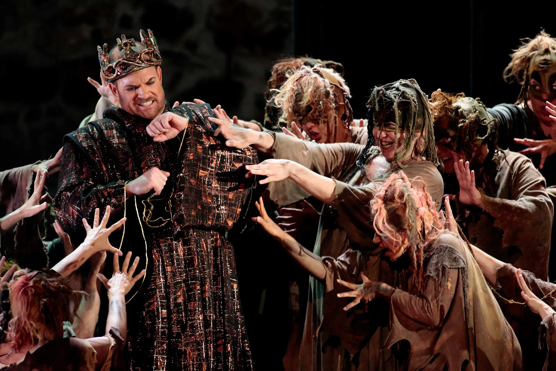 Macbeth noitien ympäröimänä Macbeth noitien ympäröimänä