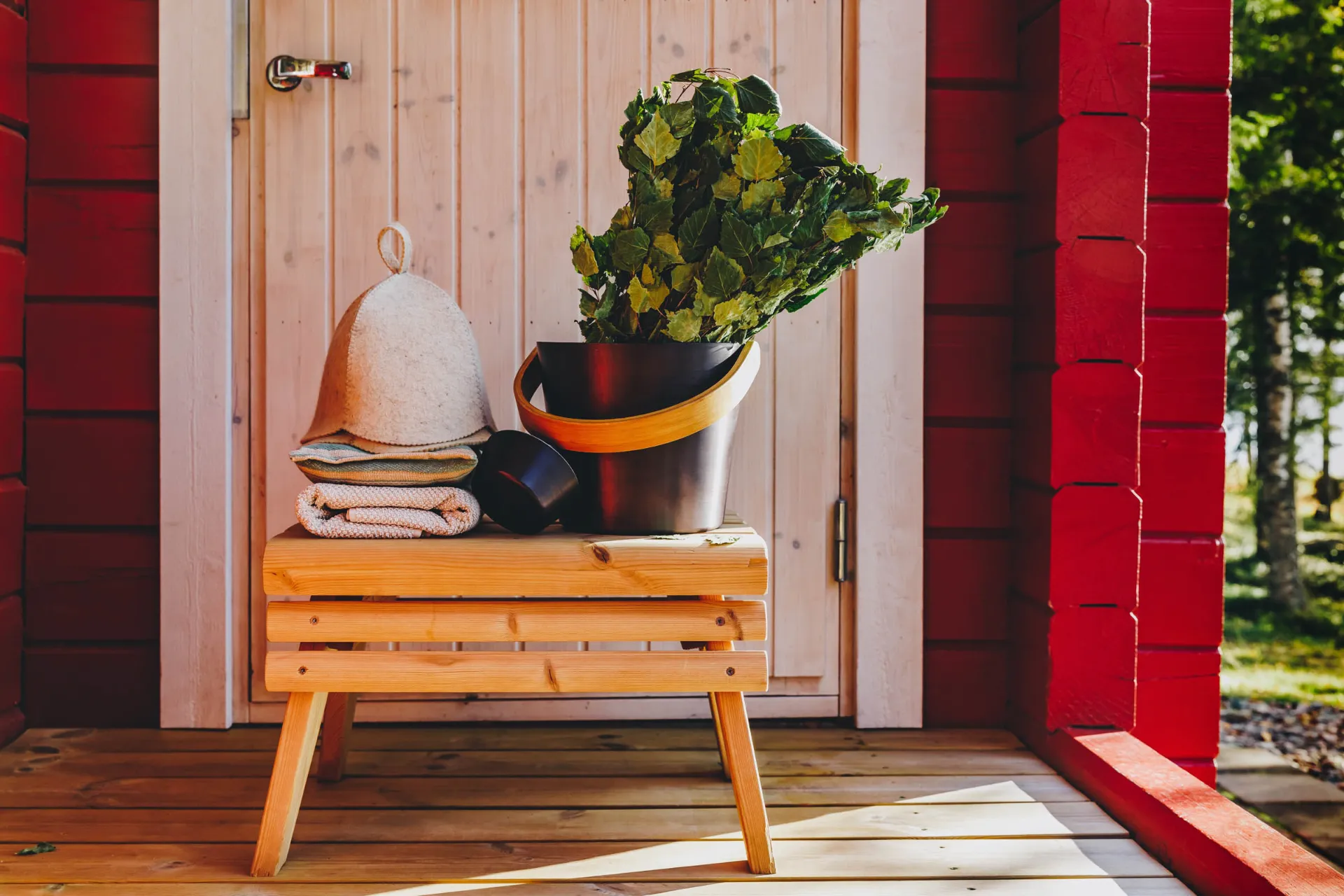 Saunaperinne Suomessa – valmis rentouttavaan rituaaliin koivuvihdan ja lämmön kera