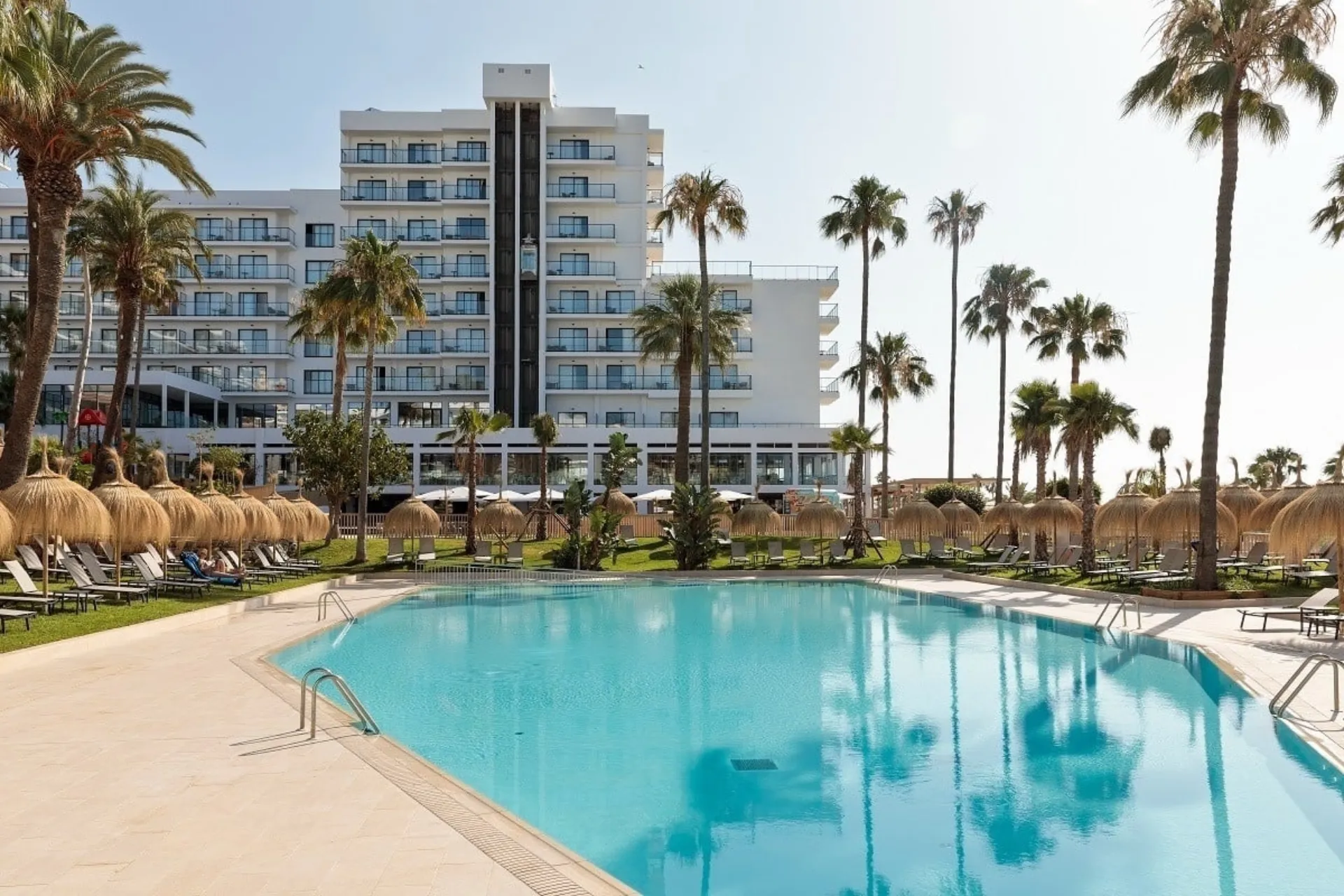 Hotellimme uima-allas Benalmádenassa, Hotel Best Tritón