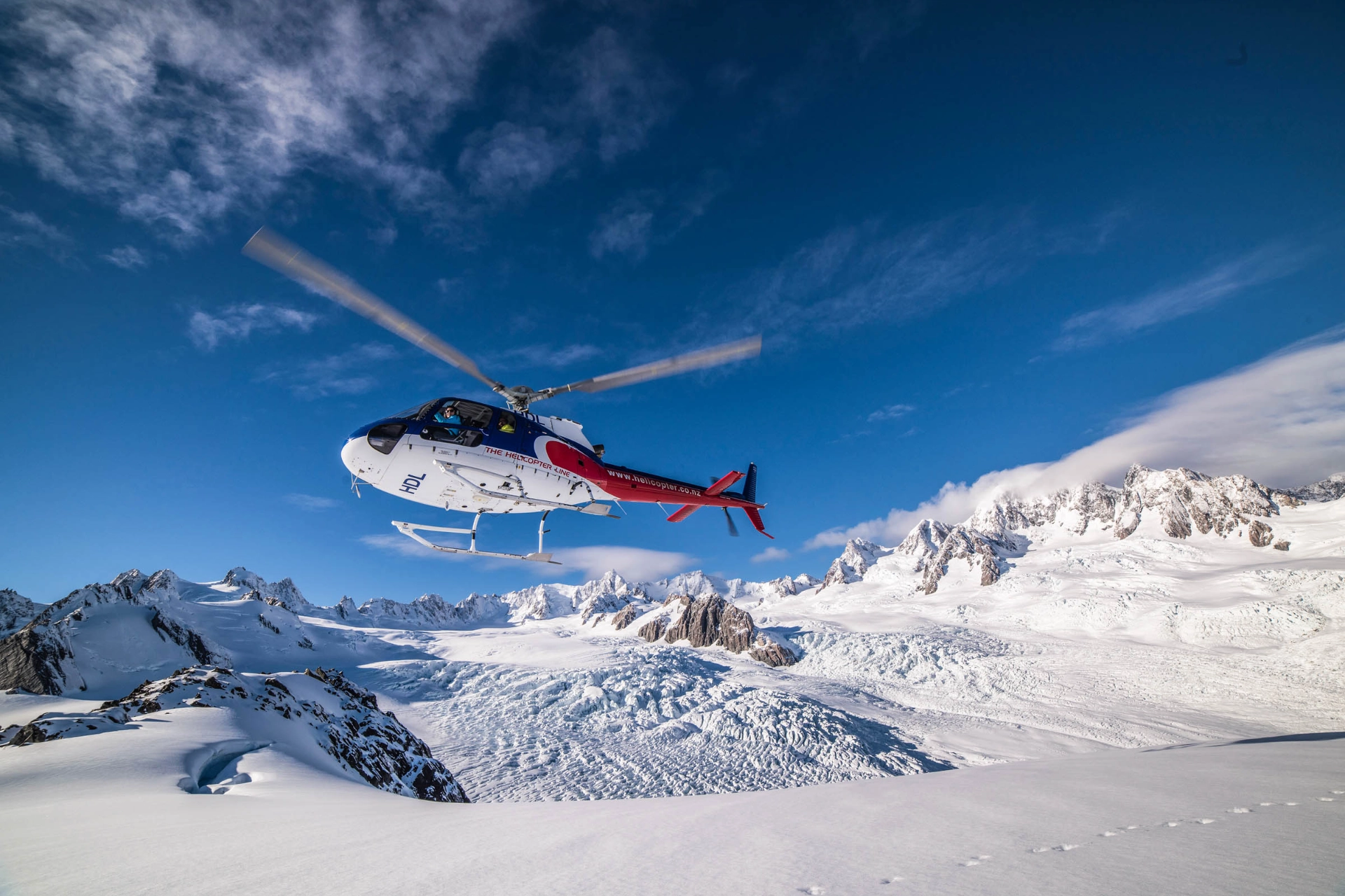 Helikopteri Franz Josef -jäätikön yllä