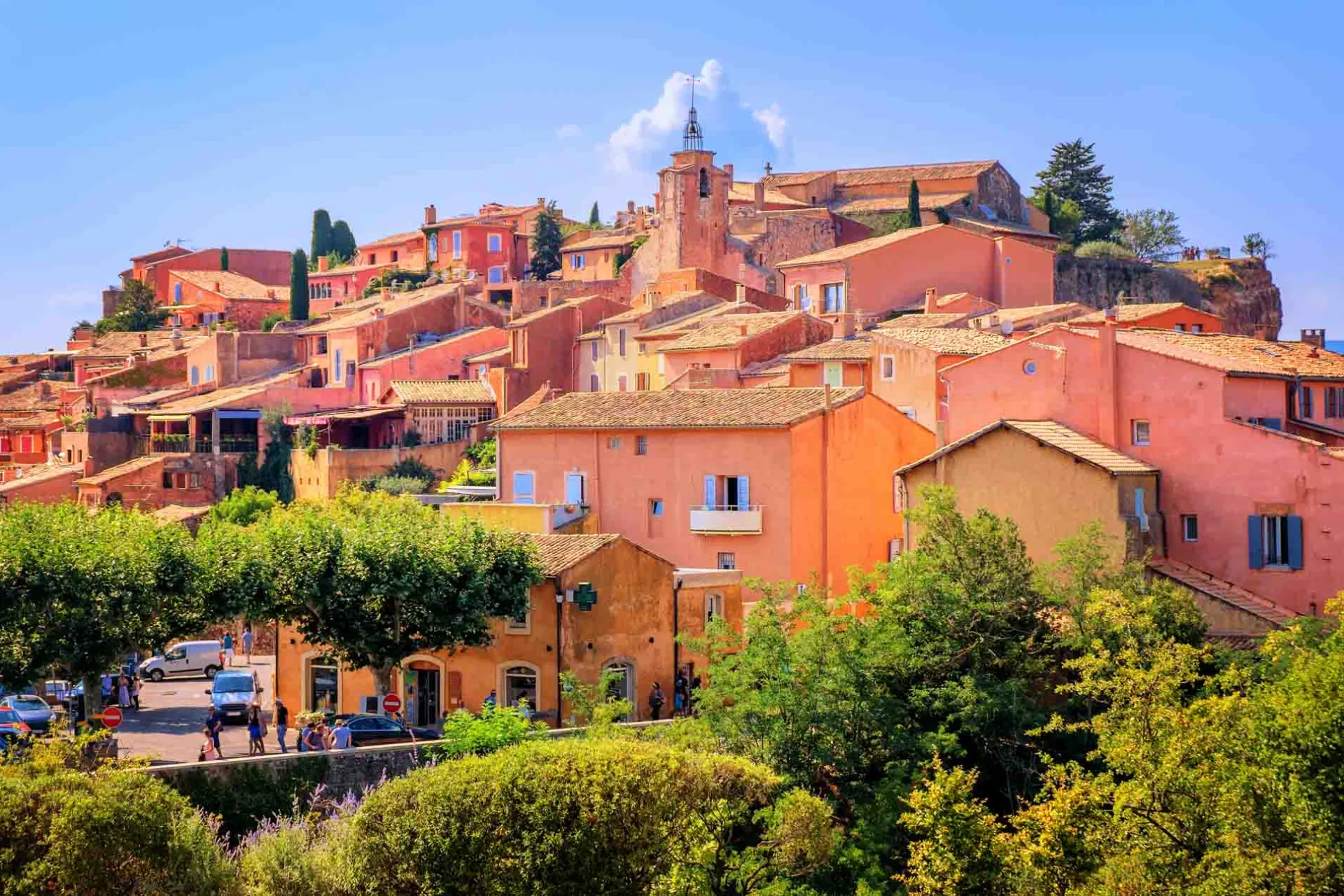 Roussillon – tunnetaan yhtenä Ranskan ”kauneimmista kylistä” (Les Plus Beaux Villages de France)
