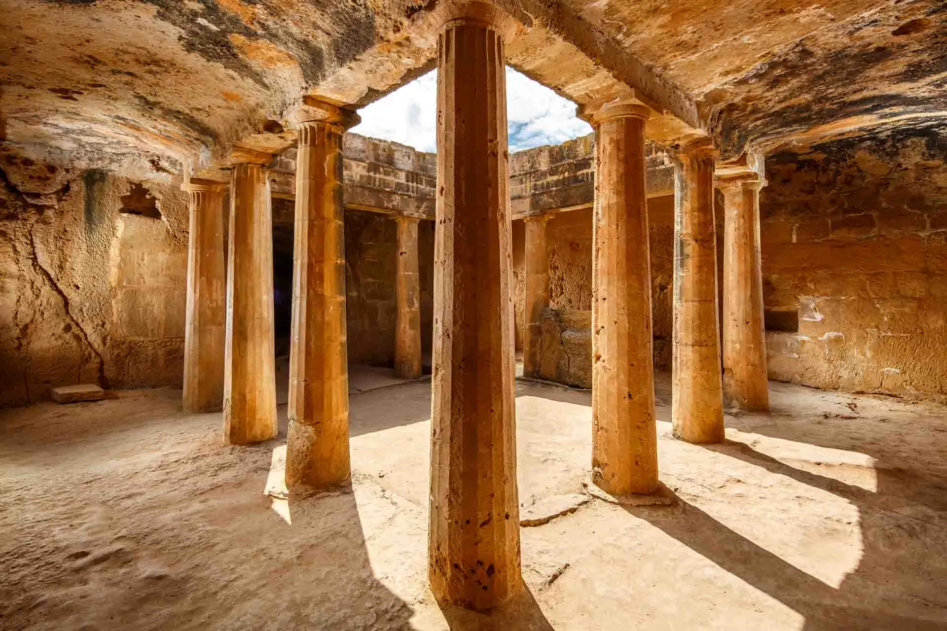 Kuninkaiden haudat ovat osa UNESCO:n maailmanperintöä Kuninkaiden haudat ovat osa UNESCO:n maailmanperintöä