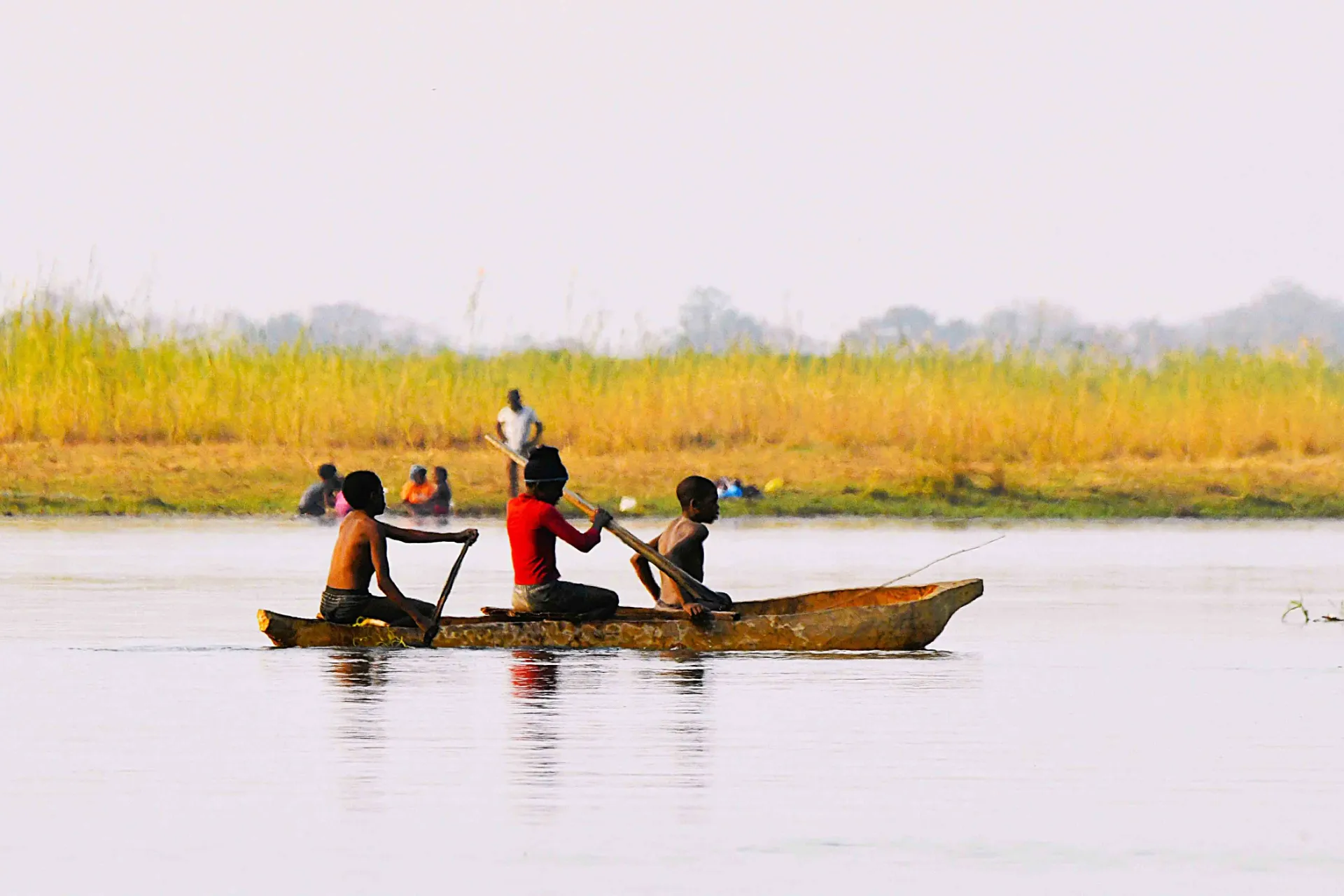 Jokiretki ontoilla puunrungoilla Jokiretki ontoilla puunrungoilla