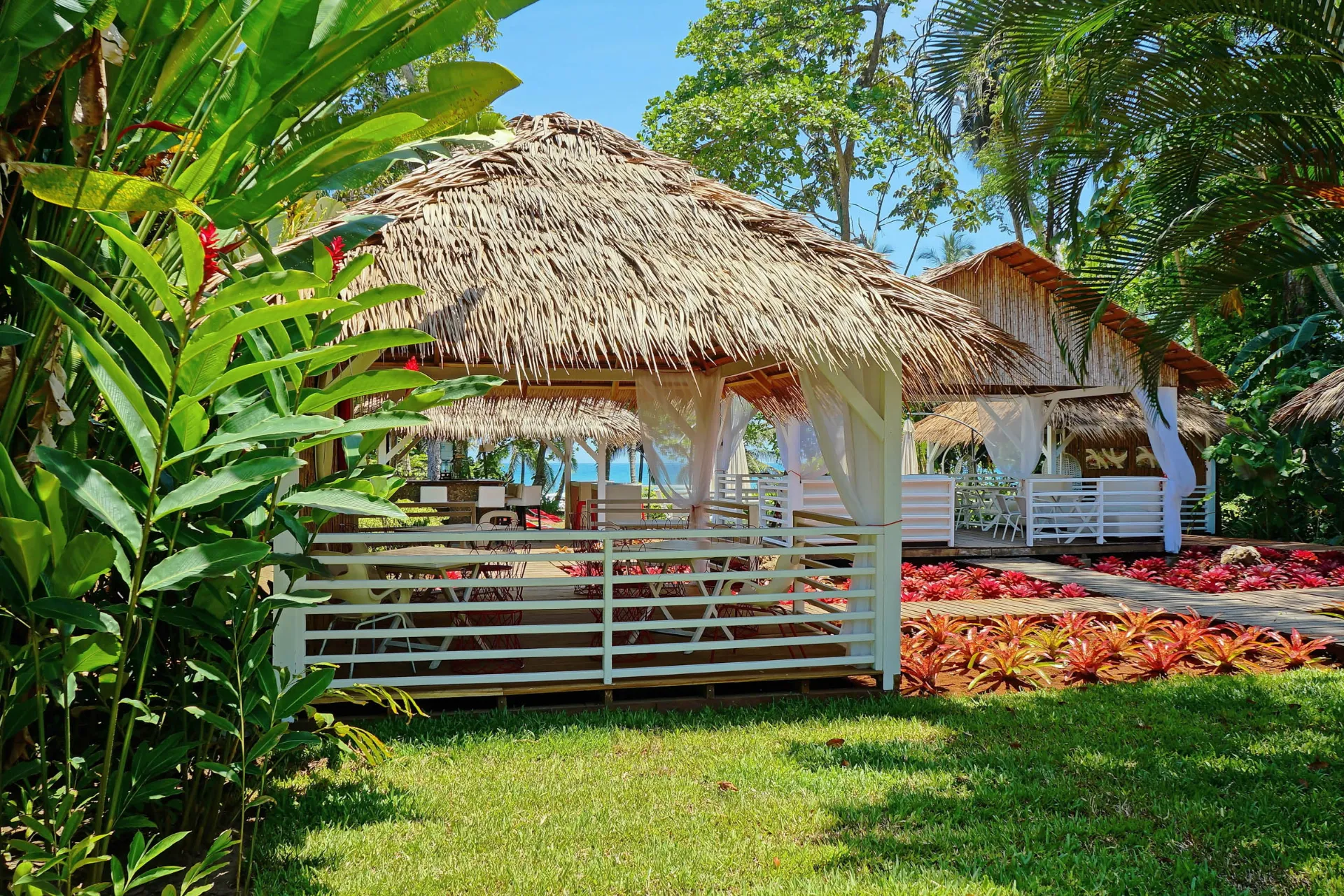 Trooppinen rantaruoka-alue Puerto Viejossa