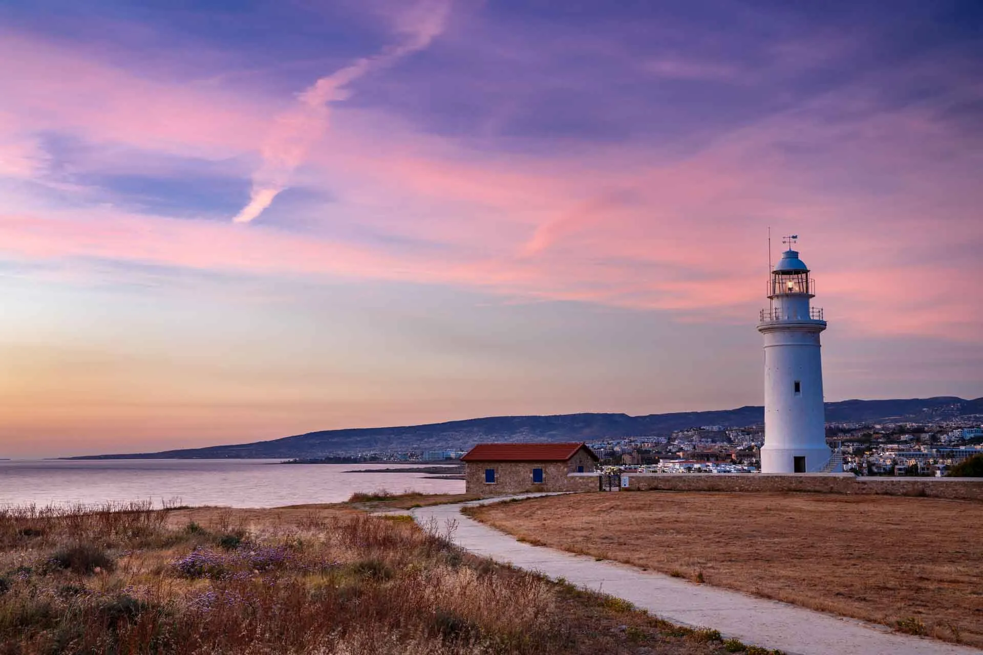 Paphoksen arkeologisen puiston majakka on yhä käytössä Paphoksen arkeologisen puiston majakka on yhä käytössä