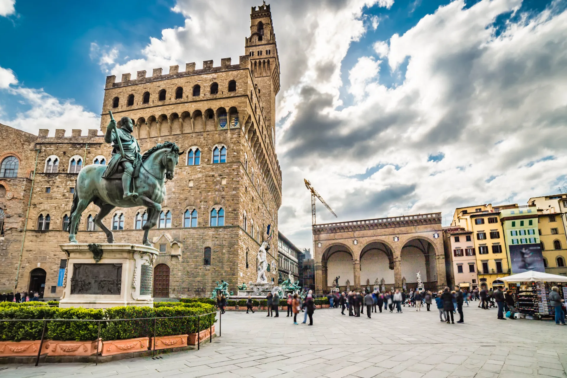 Piazza della Signoria ratsastajapatsaineen ja Palazzo Vecchion kanssa Piazza della Signoria ratsastajapatsaineen ja Palazzo Vecchion kanssa