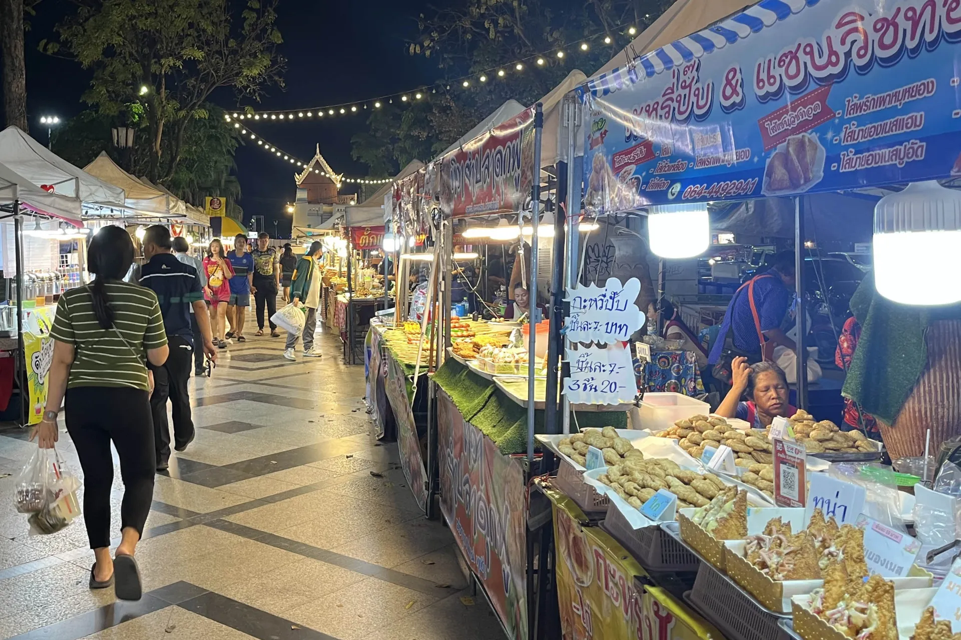 Vilkas thaimaalainen katuruokakohtaus