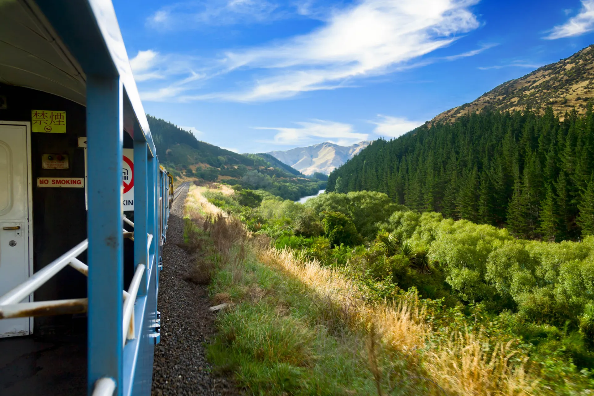 TranzAlpine-juna Uudessa-Seelannissa kulkee Christchurchin ja Greymouthin välillä