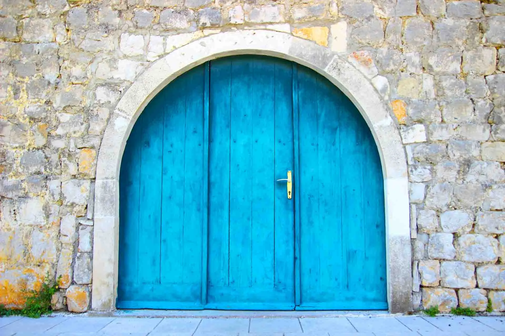 Tyylikäs ovi Stonissa