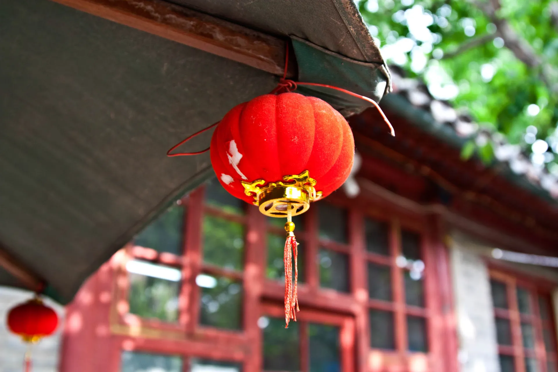 Punainen kiinalainen lyhty – onnen ja juhlan symboli Kiinassa Punainen kiinalainen lyhty – onnen ja juhlan symboli Kiinassa
