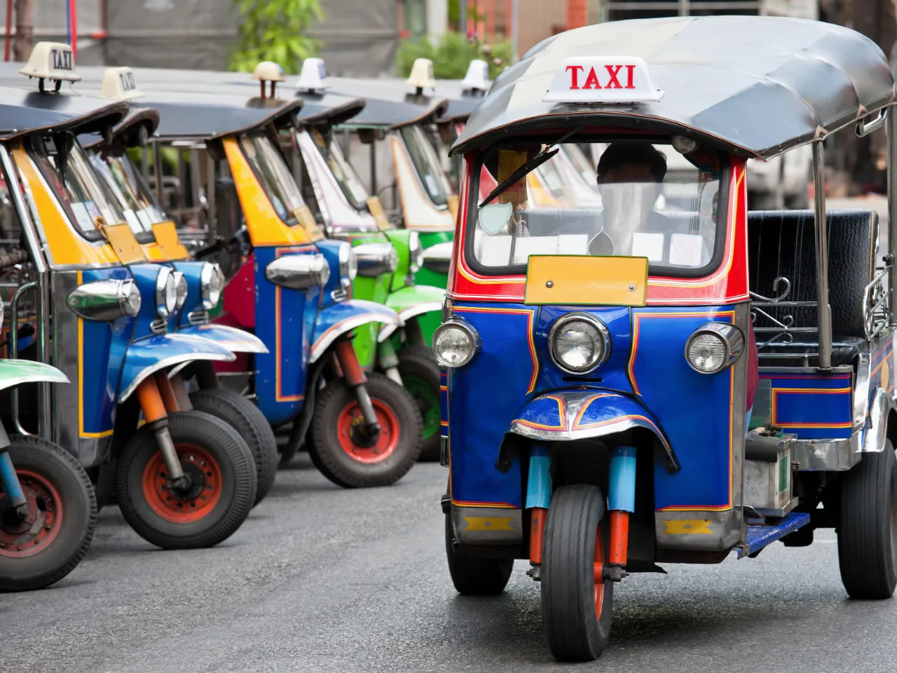 Töt-töt, vene-vene, tuk-tuk! Töt-töt, vene-vene, tuk-tuk!