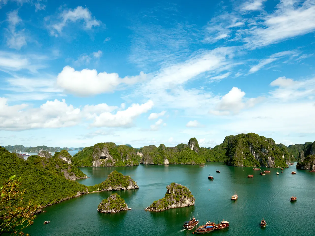 Pienet veneet Halonginlahdella Pienet veneet Halonginlahdella