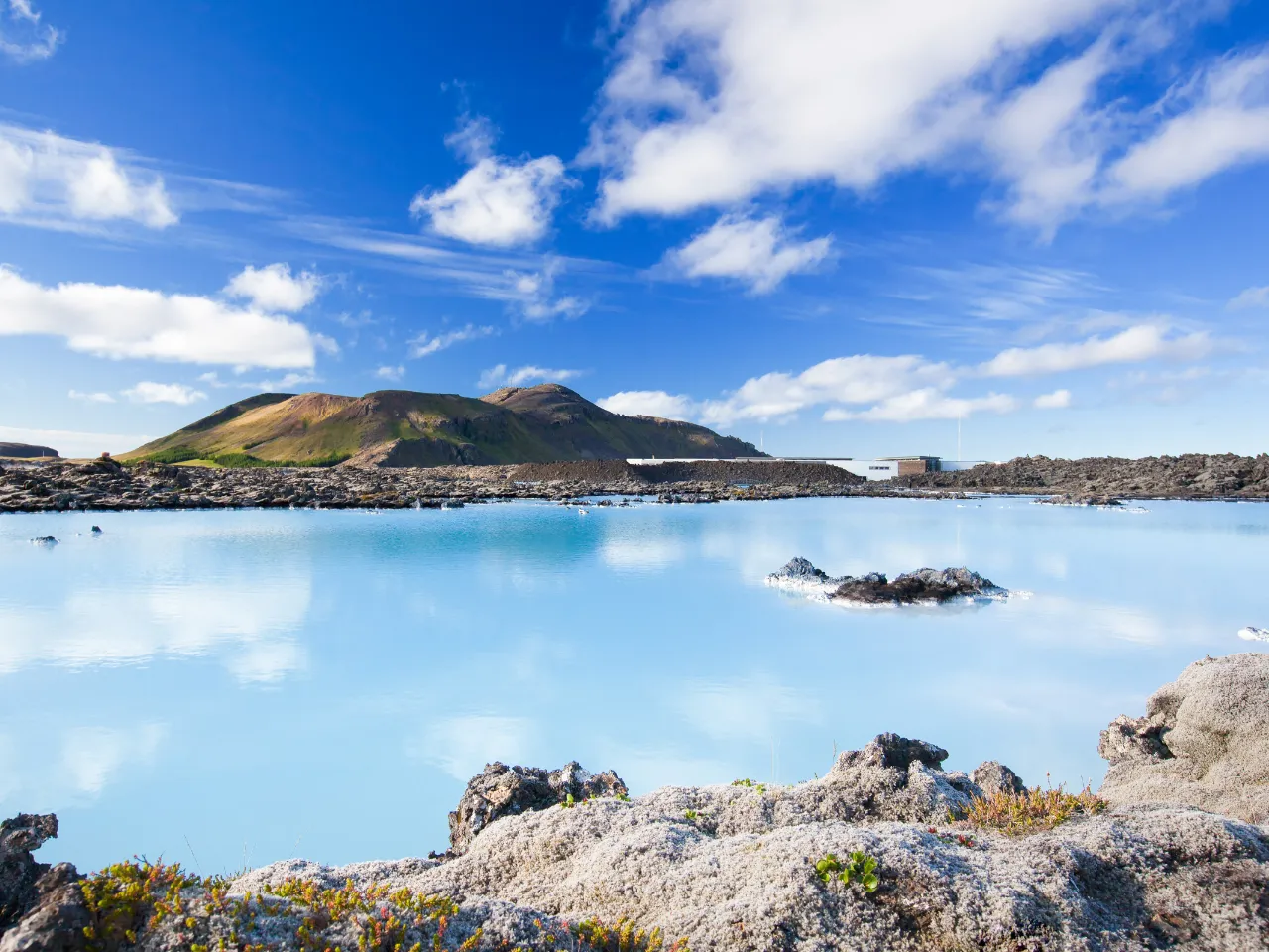 Jarðböðin Mývatnin kylpylässä, Pohjois-Islannin 'Sininen laguuni'