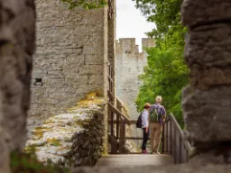 Visbyn muuri rakennettiin 1200-luvulla suojaamaan varakkaita hansakaudella Visbyn muuri rakennettiin 1200-luvulla suojaamaan varakkaita hansakaudella