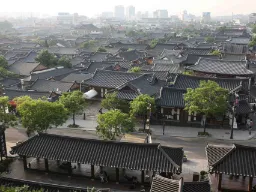 Jeonju Hanok Village käsittää yli 700 säilynyttä perinteistä hanok-taloa