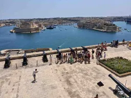 Näkymä Upper Barrakka Gardensista Vallettassa Näkymä Upper Barrakka Gardensista Vallettassa