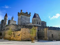 Kuuluisa herttuapalatsi Uzèsissa on d’Uzès-suvun yksityisomistuksessa