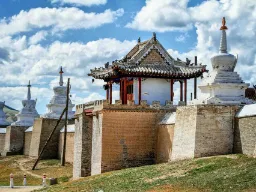 Erdene Zuu -luostari Kharkhorinissa, Mongolia – maan vanhin buddhalainen luostari Erdene Zuu -luostari Kharkhorinissa, Mongolia – maan vanhin buddhalainen luostari