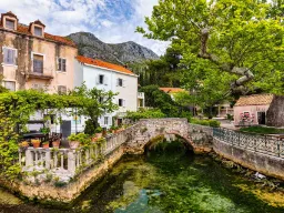 Kylätunnelma Mlinissä