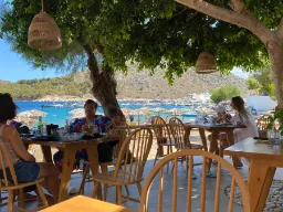 Vielä yksi rantatavernassa