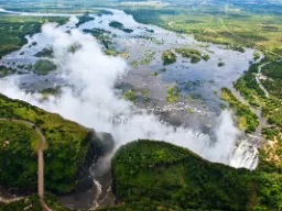 Victorian putoukset ovat 1 708 metriä leveät ja 108 metriä korkeat Victorian putoukset ovat 1 708 metriä leveät ja 108 metriä korkeat