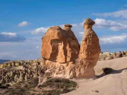 Kamelikallio – luonnollinen kalliomuodostelma Kappadokiassa Kamelikallio – luonnollinen kalliomuodostelma Kappadokiassa