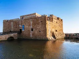 Paphoksen linnaa on käytetty aikojen saatossa vankilana, varuskuntana ja jopa suolavarastona Paphoksen linnaa on käytetty aikojen saatossa vankilana, varuskuntana ja jopa suolavarastona