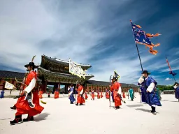 Vaktskifteseremoni ved Gyeongbokgung-palasset i Seoul