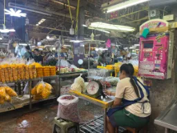 Bangkokin markkinakohtaus hedelmien ja vihannesten kera