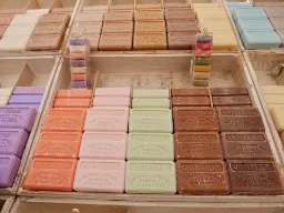 Marseillen saippuoita torilla Aix-en-Provencessa