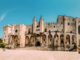 Paavien palatsi – yksi Euroopan suurimmista goottilaisista palatseista