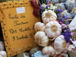 Tori valkosipulilla ja mausteilla