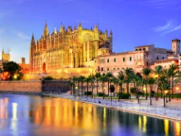 Goottikatedraali, La Seu Palmassa, vihittiin käyttöön vuonna 1601 Goottikatedraali, La Seu Palmassa, vihittiin käyttöön vuonna 1601