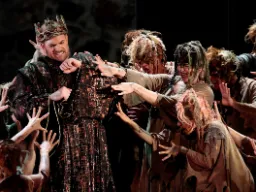 Macbeth noitien ympäröimänä Macbeth noitien ympäröimänä