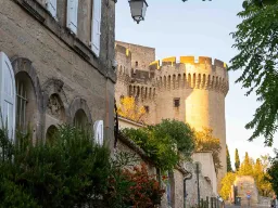 Château de Tarascon on yksi Ranskan parhaiten säilyneistä keskiaikaisista linnoista