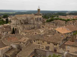 Uzès tunnetaan keskiaikaisesta keskustastaan, kapeista kaduistaan ja viehättävistä aukioistaan