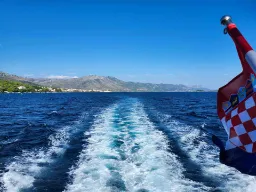 Adrianmeri mereltä katsottuna – vapaus, aallot ja Kroatia näkyvissä